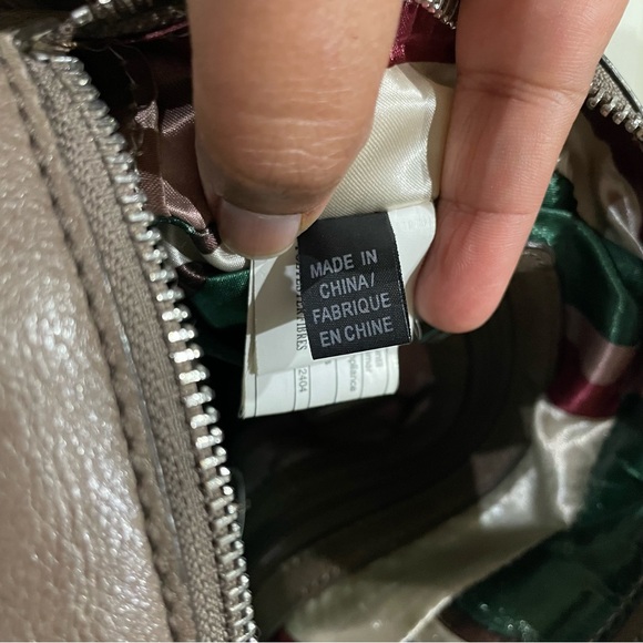 GUESS Hand Bag Purse in Grayish Brown Faux Leather - Picture 11 of 13